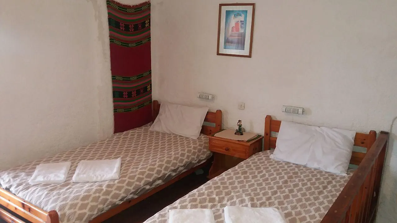 Antikristo Rooms Karteros