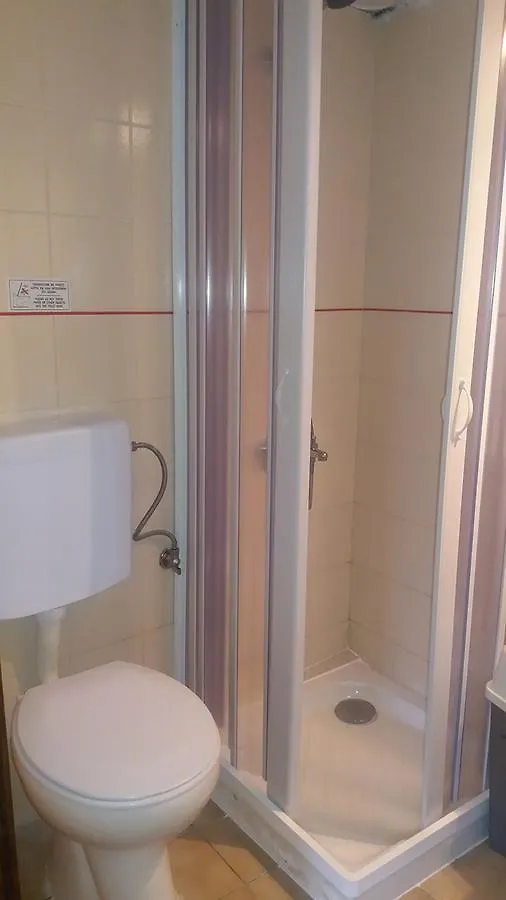 Antikristo Rooms Karteros